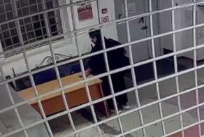 Жительница Камчатки украла телефон прямо в отделении полиции