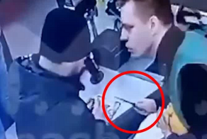 Администратор московской Пятёрочки угрожал покупателю ножом