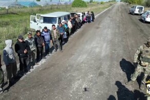 Силовики заставили мигрантов с новосибирских теплиц паковать чемоданы