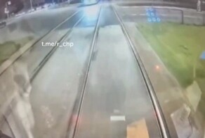 В Санкт-Петербурге трамвай сбил самокатчика. ДТП
