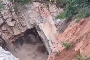 Обрушение шахты в Индии попало на видео