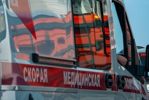 Часть конструкции горки упала на голову мальчику