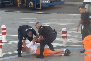 Британец устроил драку на борту и попытался открыть дверь во время полёта