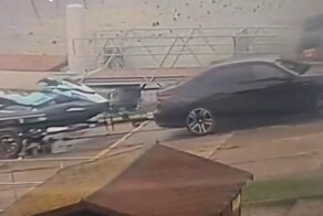 Водитель BMW решил поплавать