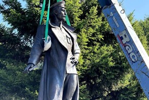 В Омске установили памятник Феликсу Дзержинскому