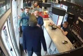 Мужчина ударил посетителя кофейни, перепутав его с другим