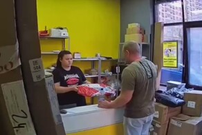 Мужчина напал на сотрудницу пункта выдачи заказов