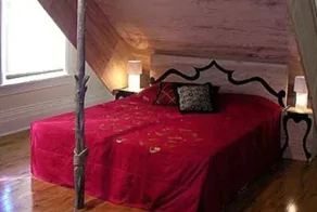 25 примеров нескучных, оригинальных и даже пугающих спален