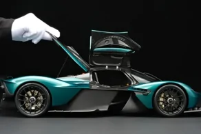 56-сантиметровый Aston Martin Valkyrie оценили как настоящий автомобиль
