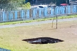 Часть футбольного стадиона провалилась на подземную парковку