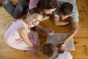 Маленькие хитрости опытных родителей: 11 простых советов, которые помогут играючи решать сложные ежедневные проблемы с детьми