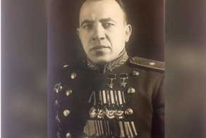 Он умышленно загнал танковую бригаду в котел, и в итоге прорвал мощную оборону. Генерал, который был в строю до 88 лет