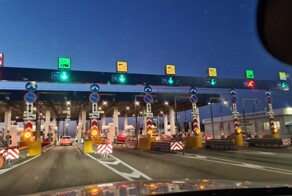 Платного проезда по всем дорогам России не будет. Во всяком случае пока