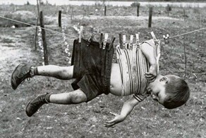 Неужели, мы последнее поколение, которое делали это: приходили к друзьям домой, чтобы позвать гулять, обводили мультики ручкой в газете