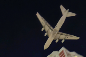 "Вынужденный маневр": жителей Новой Москвы испугал грузовой самолёт, пролетевший на экстремальной высоте над многоэтажками