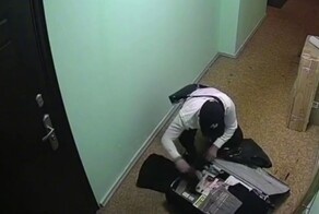 Мужчина похитил вещи из чужого чемодана