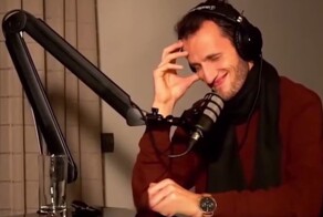 У парня с синдромом Туретта появился новый тик прямо во время интервью