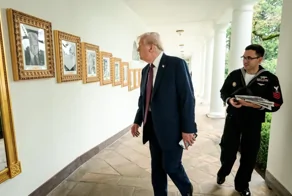 Трамп сменил портрет Байдена на снимок устройства для&nbsp;автоподписи