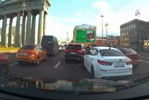 Кто их на дорогу выпустил?