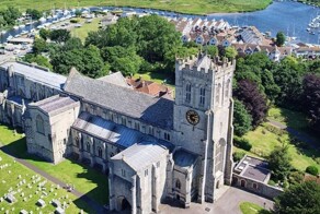 Семья обнаружила клад золотых монет у себя в саду