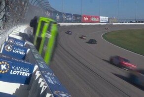 Проехал по стене на скорости 320 км/ч