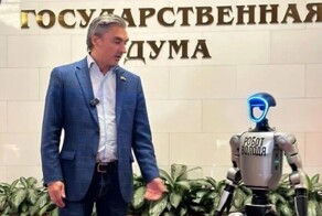 Депутат Госдумы завёл себе робота-помощника Володю