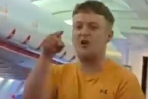 Пьяный пассажир позвал стюардессу замуж, а после отказа устроил скандал на борту