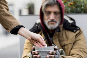 «Я бычок подниму»: российских олигархов и политиков захотели отправить в «Бомж-тур»