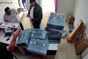 В Подмосковье клиенты отказались от десятков коробок с инструментами, доведя сотрудника ПВЗ до срыва