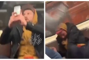 В питерском метро мужчина ради забавы начал снимать пассажиров на телефон, но получил ногой в лицо