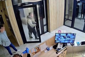 В Уфе мужчина избил женщину-консьержа