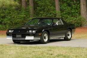 Практически новый Chevrolet Camaro 1984 года продали по цене Lada Vesta