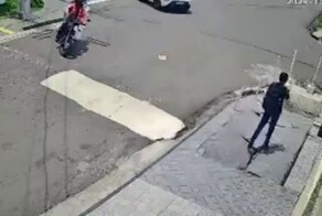 Мужчина провалился под землю на улице в бразильском Манаусе