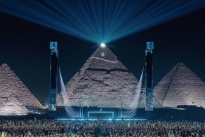 Рейв на фоне пирамид в Египте