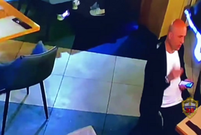 Мужчина обменял криптовалюту на билеты банка приколов