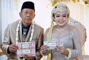 74-летний индонезиец заплатил 3 млрд рупий за брак с 24-летней девушкой