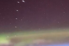 Астронавт NASA снял космический «поезд» из спутников Starlink на фоне полярного сияния
