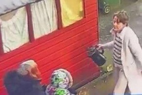В Великобритании соседка облила кипятком бабушку с внуком