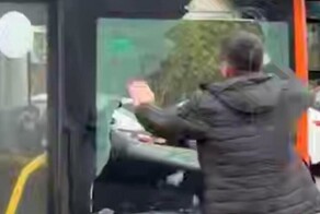 Нижегородец с ножом разгромил автобус после ссоры с водителем