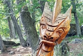 Лес скульптур, вдохнувших новую жизнь в мёртвые деревья