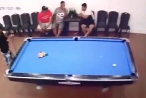 Нападение на посетителей бильярдной в Эквадоре