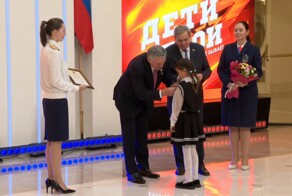 В Совете Федерации наградили 9-летнюю девочку, спасшую на пожаре своих младших братьев