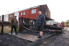 Мужчина потратил 19 лет на инсталляцию на Хэллоуин, которую подожгли из зависти