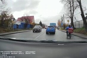 Вроде курьеры на велосипедах, но ведут себя уже как настоящие хрусты