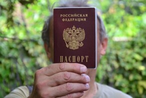Привычка, паранойя или необходимость? Пользователи выясняют, что заставляет некоторых постоянно носить с собой паспорт
