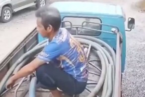 "Интересно, что это так бумкнуло?"