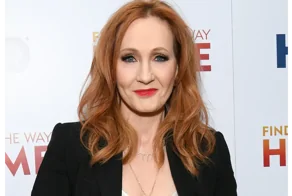 "Я выросла в другую эпоху": Джоан Роулинг раскритиковала журнал "Гламур", включивший трансгендеров* в список «Женщины года — 2025»