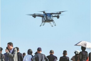 Небо вместо дороги: Австралия устраивает гонки, Китай — массовку