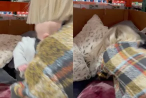 Ребёнок провалился в гору подушек в магазине