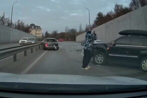 Проспал стоящий автомобиль